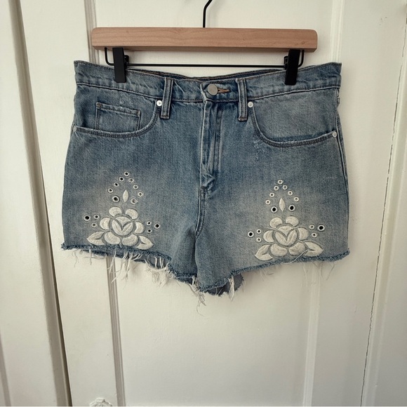 Chelsea & Violet Floral Eyelet Denim Cutoff Shorts Size 29 - Picture 1 of 9